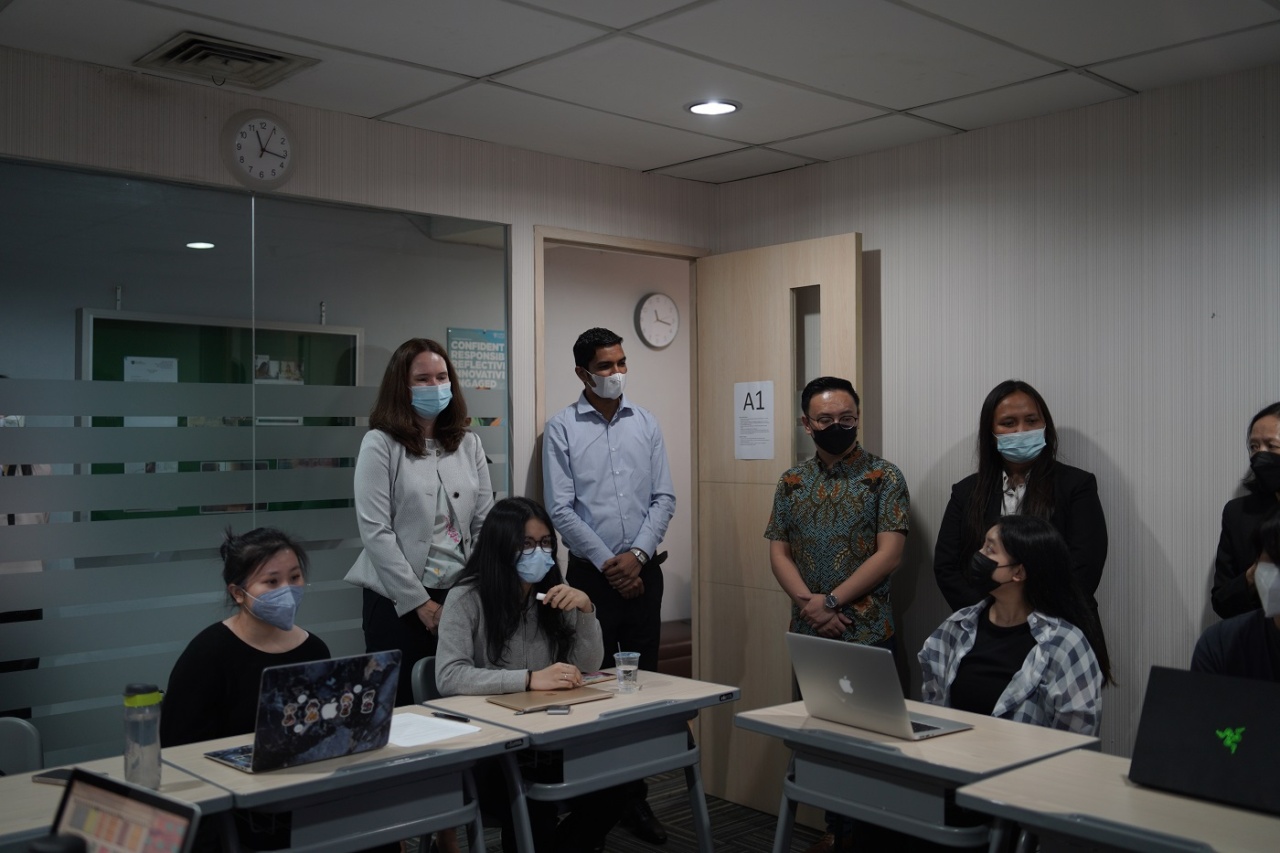 Guests being given a tour of Jakarta Academics College.