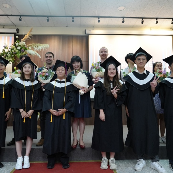 Students graduate from Taipei Municipal Zhong Zheng Senior High School!