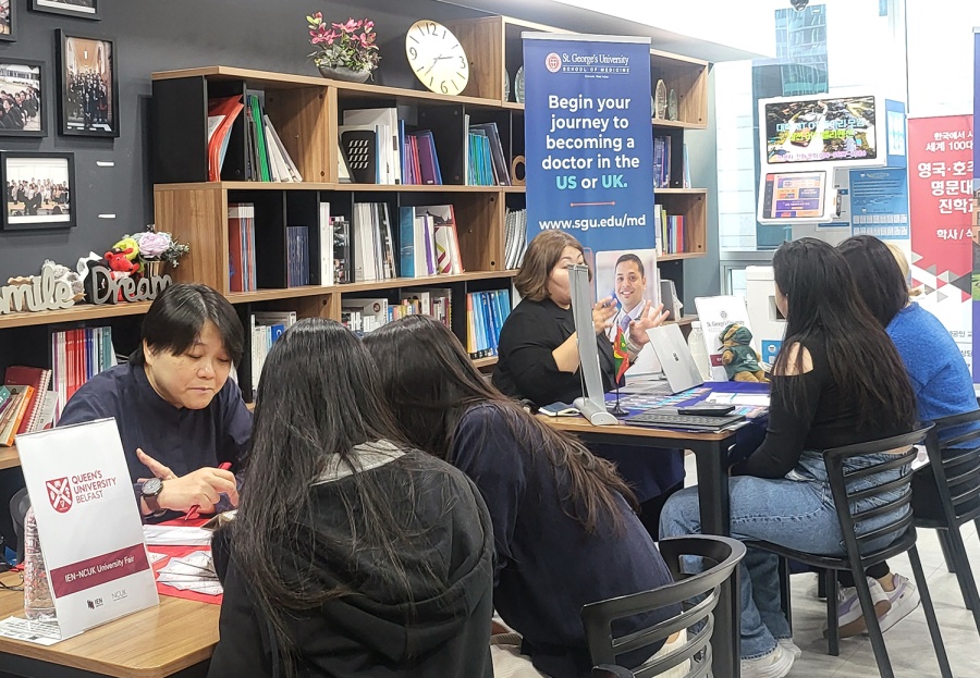 University representatives speaking with students